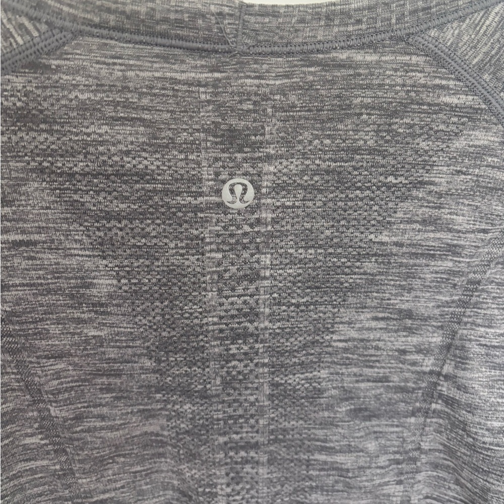 lululemon women’s Heather Grey Crewneck long sleeve - Picture 4 of 4